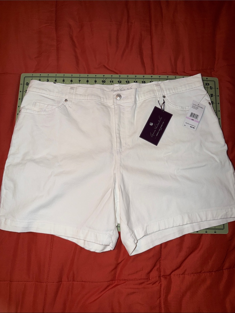 Gloria Vanderbilt White Bermuda Shorts - Amanda Short
